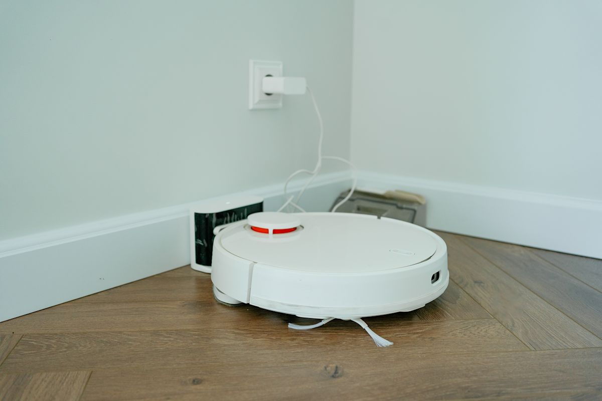 Man’s robot vacuum helps to prove his wife had been cheating, and then he ends up arrested