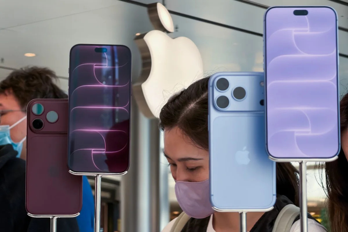 AAPL Stock Hits Record Highs — Apple Reportedly Explores Screenless Health Trackers And Other Wearables Following iPhone Duo Launch