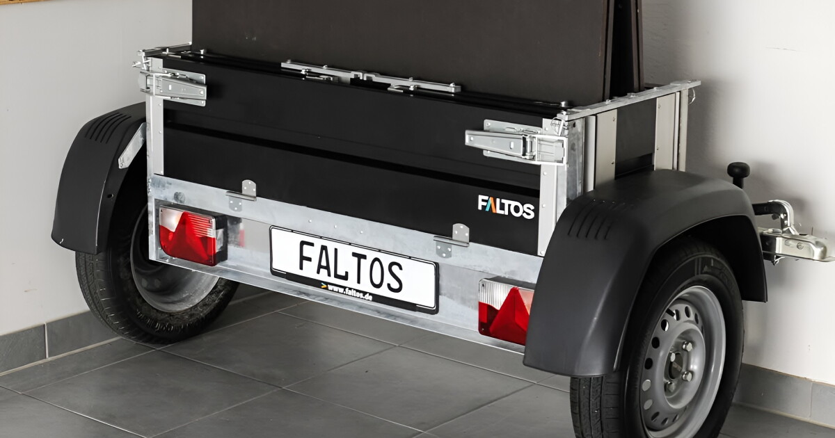 Crafty cargo trailer collapses accordion-style to save garage space