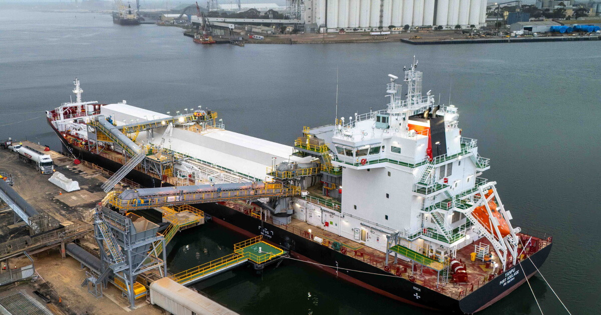 Heavy hauling goes hybrid: Self-unloading cargo ship cuts emissions