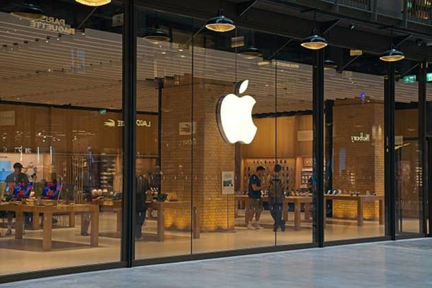 Apple is developing screenless fitness tracker: report (AAPL:NASDAQ)