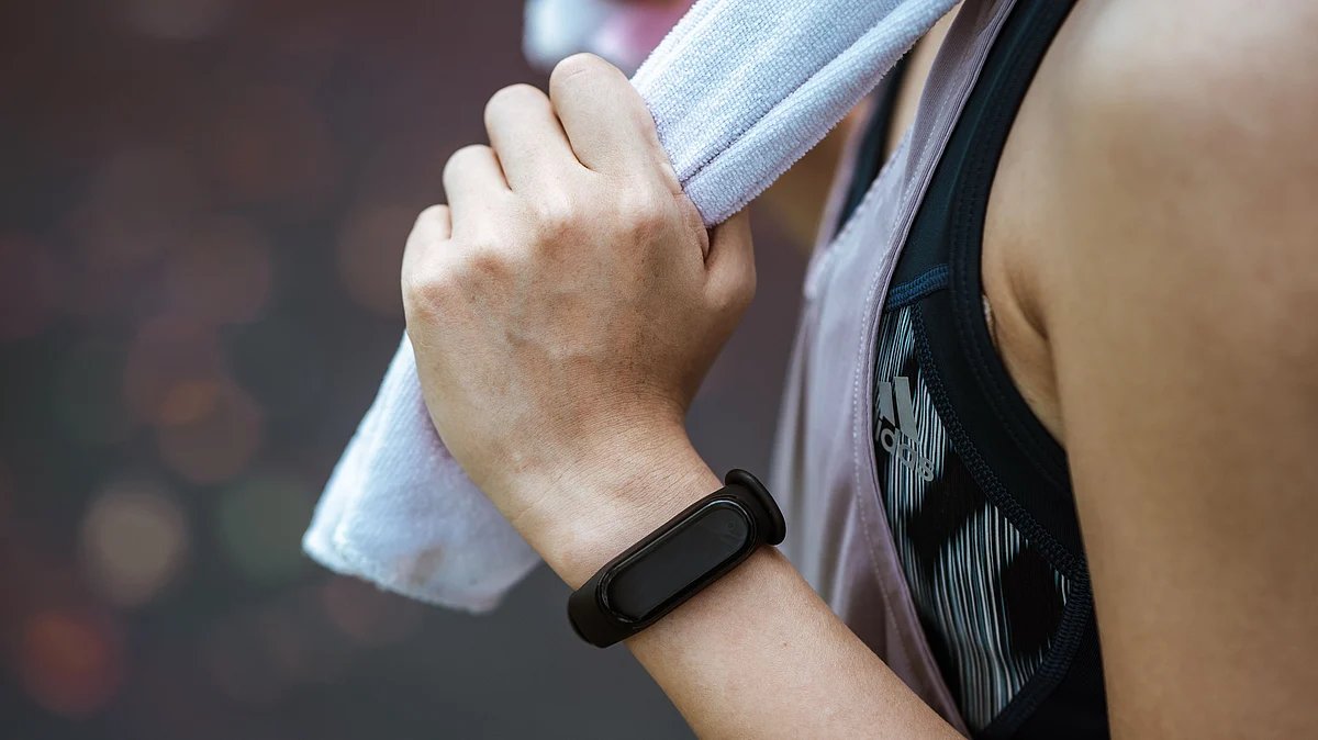 Apple reportedly planning screenless health tracker to rival Whoop