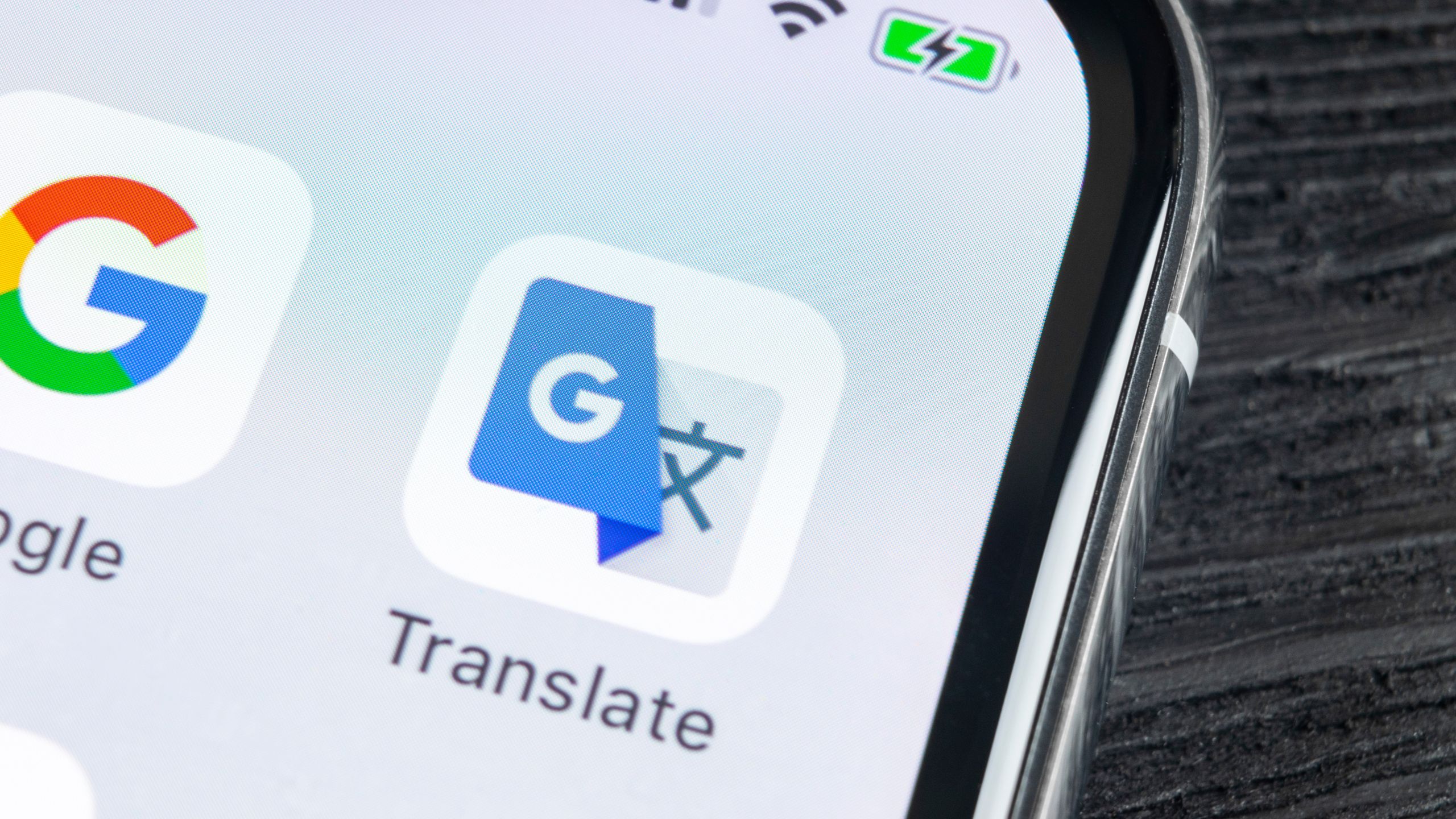 Google’s Live Translate tool now works offline — but only for select Pixel phones and these 11 languages