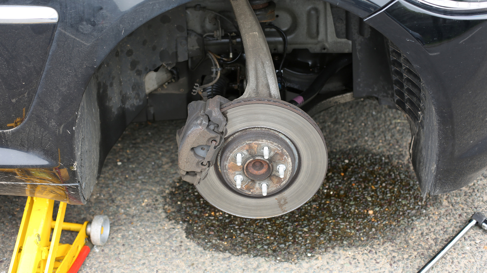 Can You Smell A Brake Fluid Leak? – SlashGear