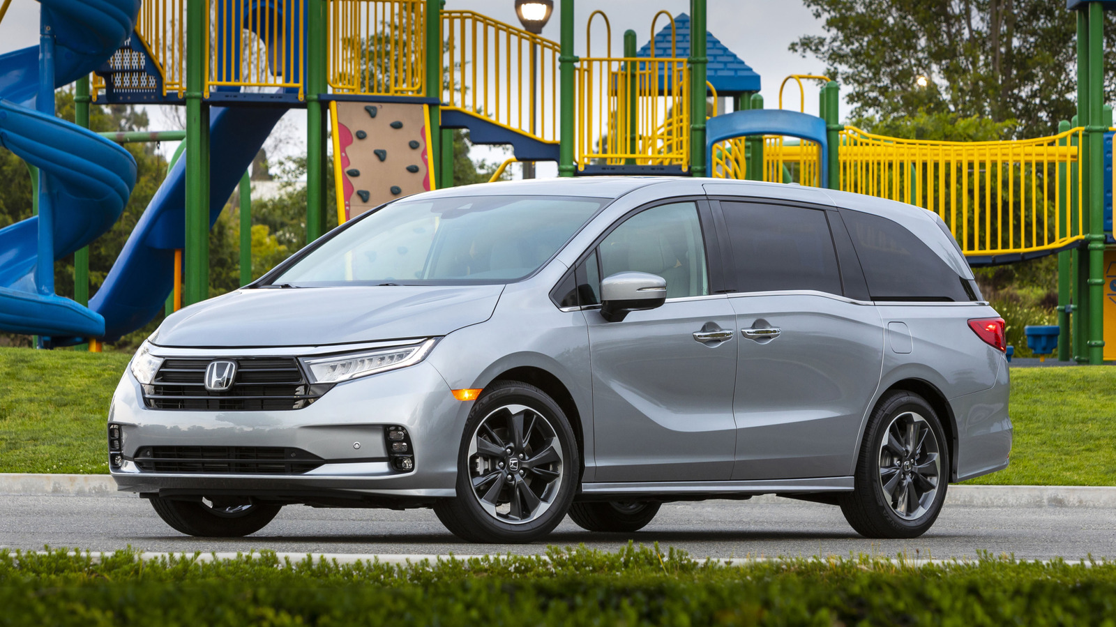 5 Minivans Quicker Than A Ferrari 308 – SlashGear
