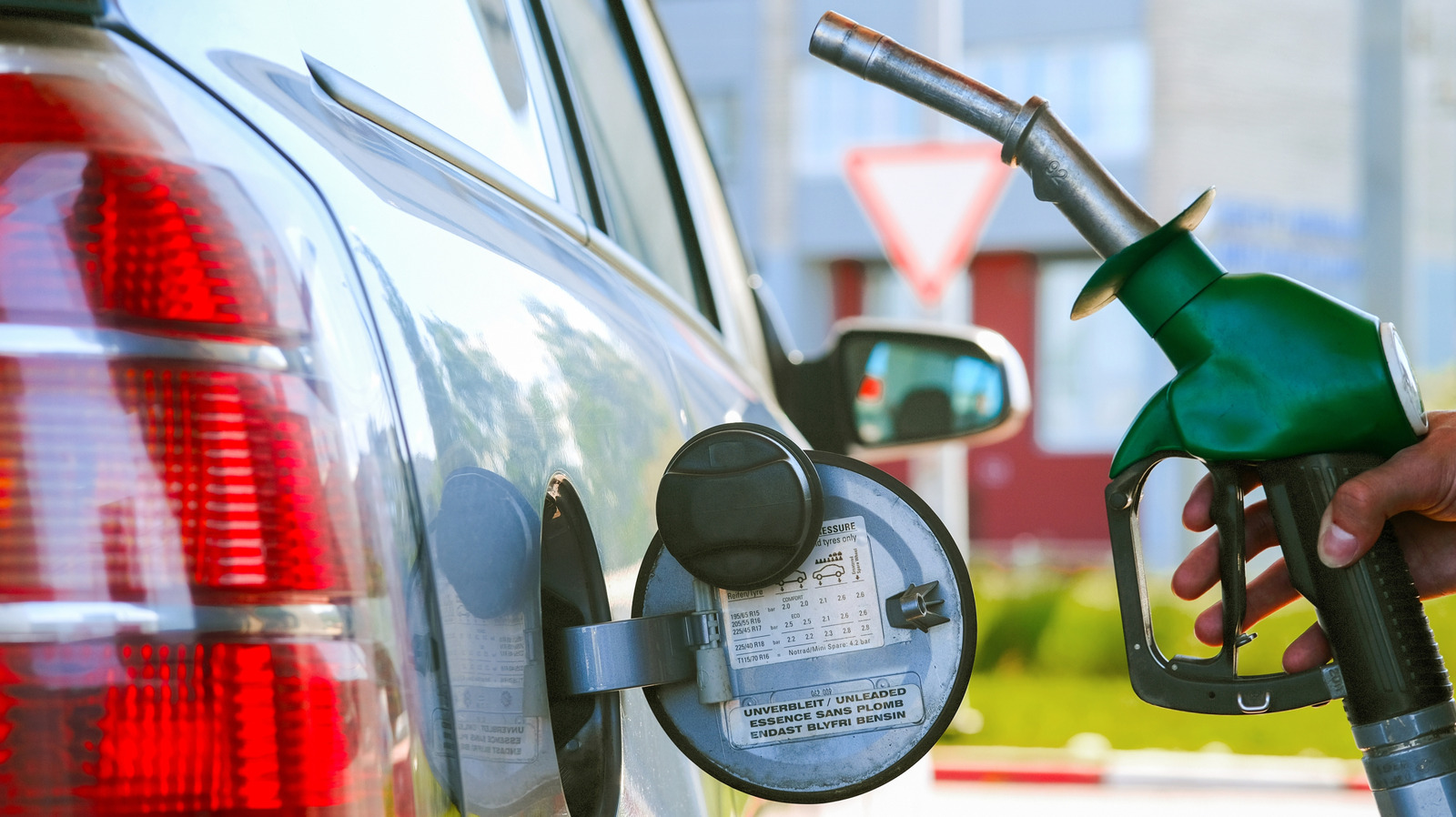 Why Winter Diesel Is Adjusted Differently Than Winter Gasoline (And Why It Matters) – SlashGear
