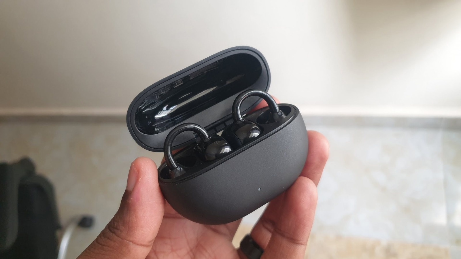 I Switched To Clip-On Earbuds — Now I Get Why People Love Them – SlashGear