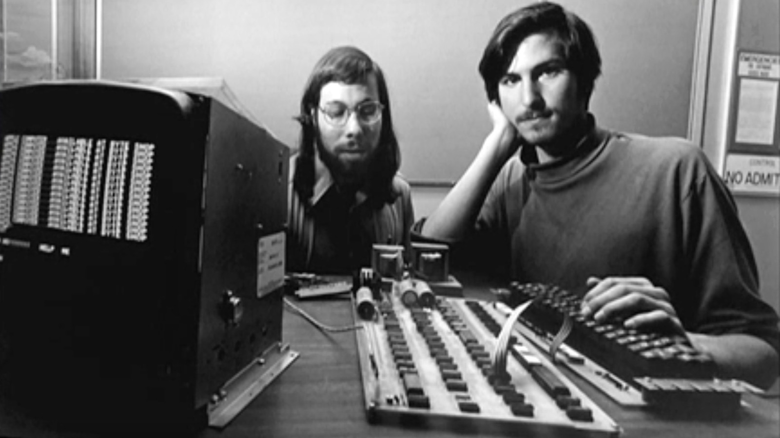 Rare, working Apple I computer heads to auction – Engadget