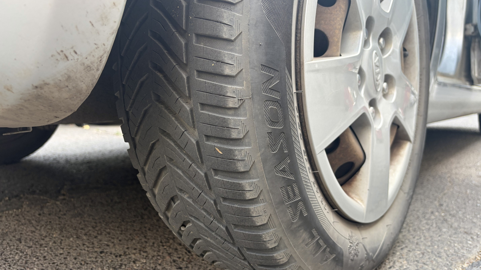 Drawbacks Of Using All-Season Tires – SlashGear