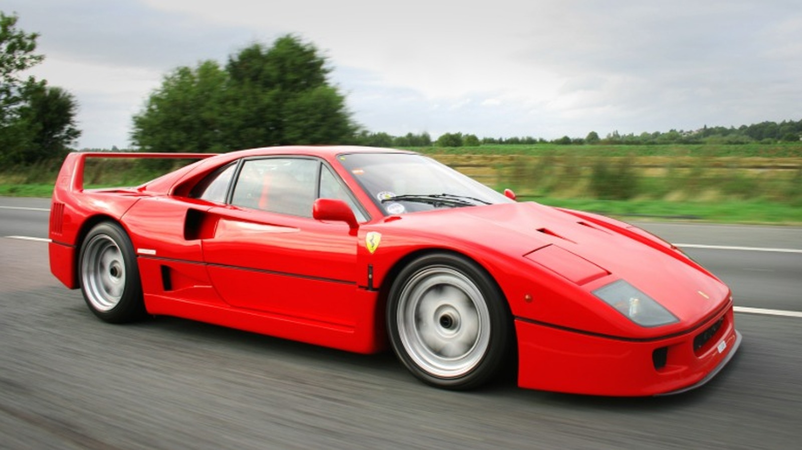 ‘I Had To Bring Her Home’: Lewis Hamilton Rescues Legendary Ferrari F40 – SlashGear