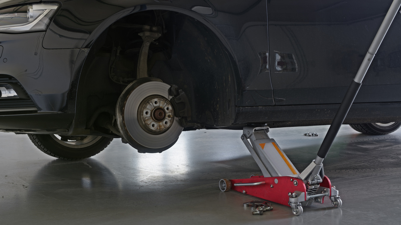 Garage Essentials: The 7 Best Floor Jacks To Lift Your Car Safely And Easily – SlashGear
