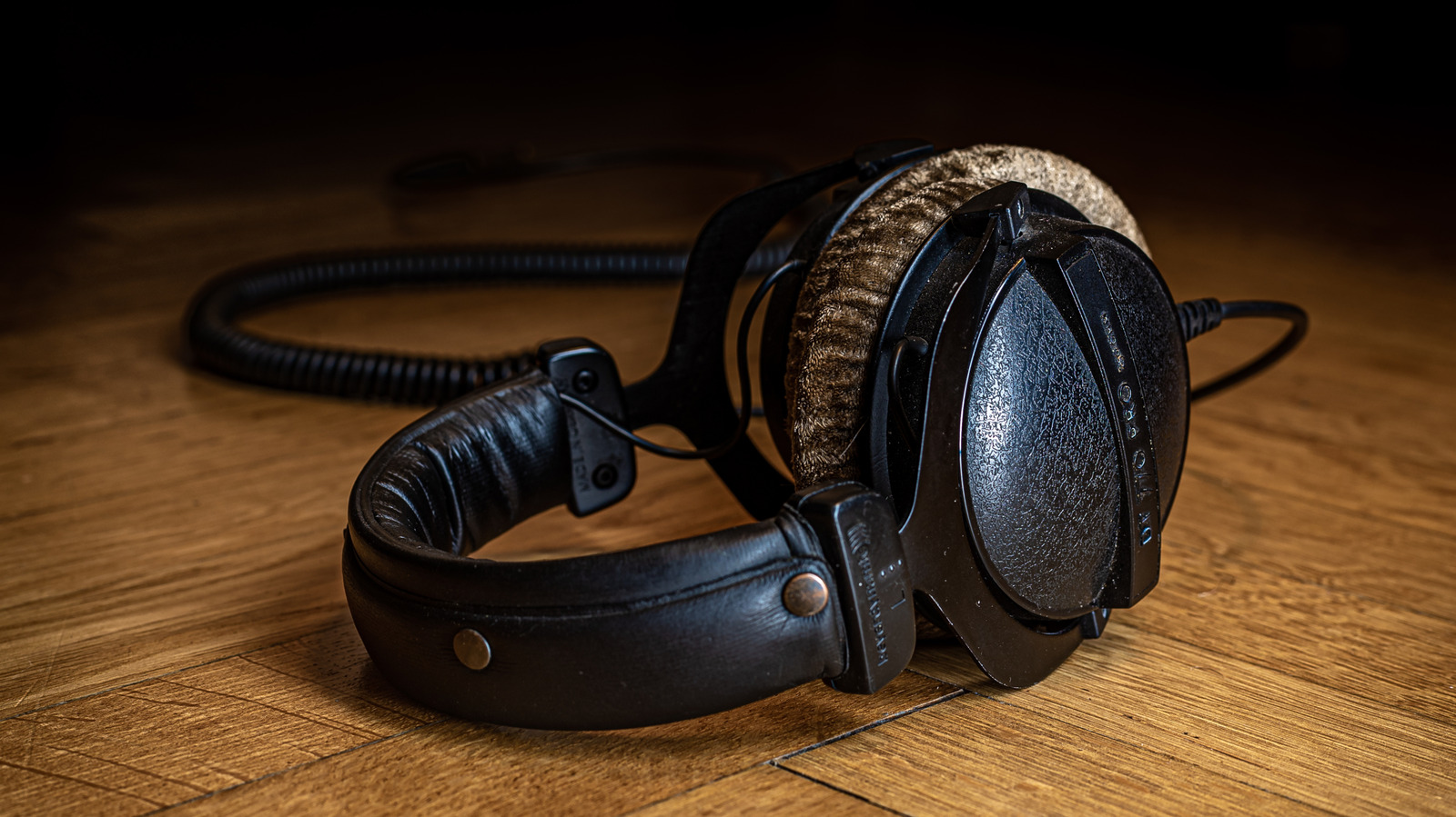 9 Underrated Headphone Brands That Can Compete With Bose – SlashGear