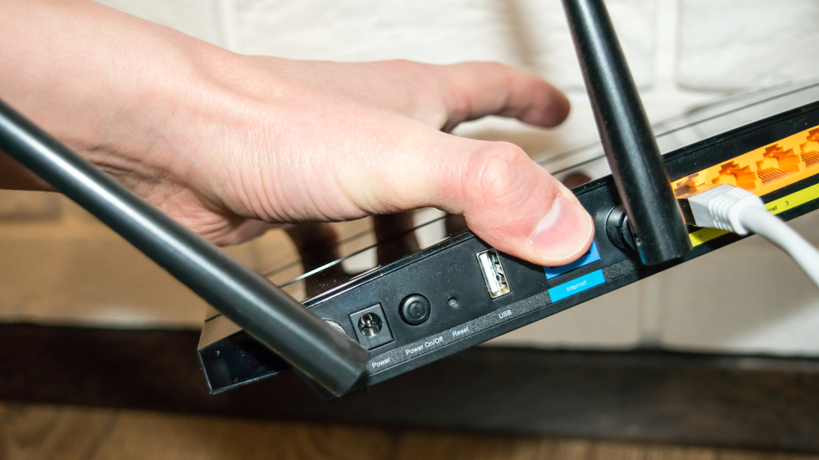 Stop wasting your Wi-Fi router’s USB port — try this instead – Engadget