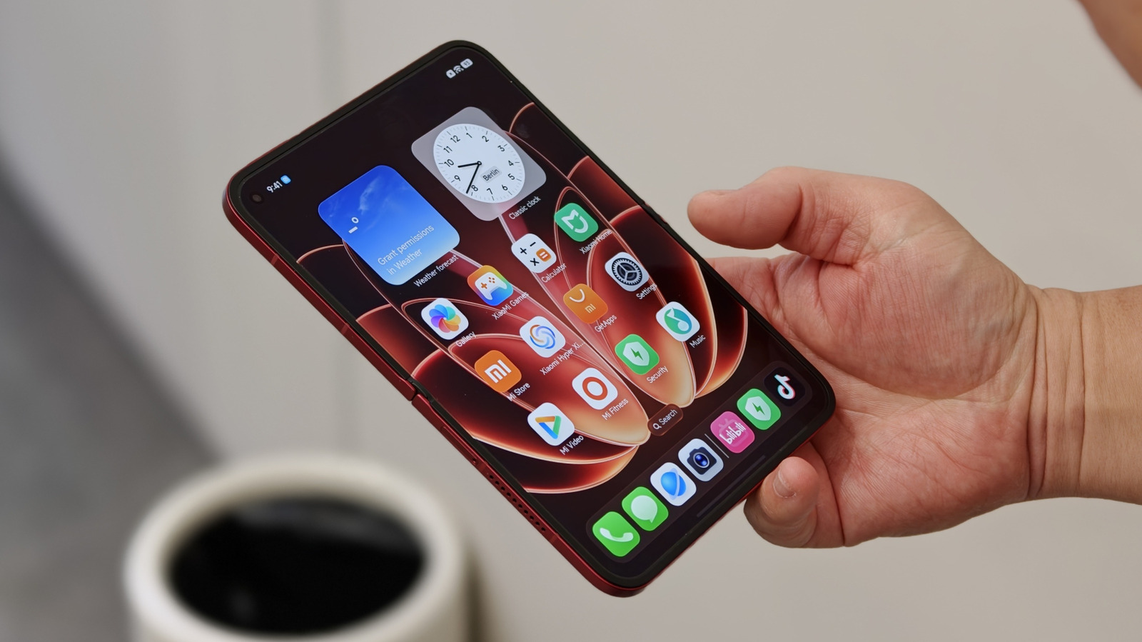 Xiaomi 18 Fold hands-on: An attractive ‘mid-size’ foldable with powerful specs – Engadget