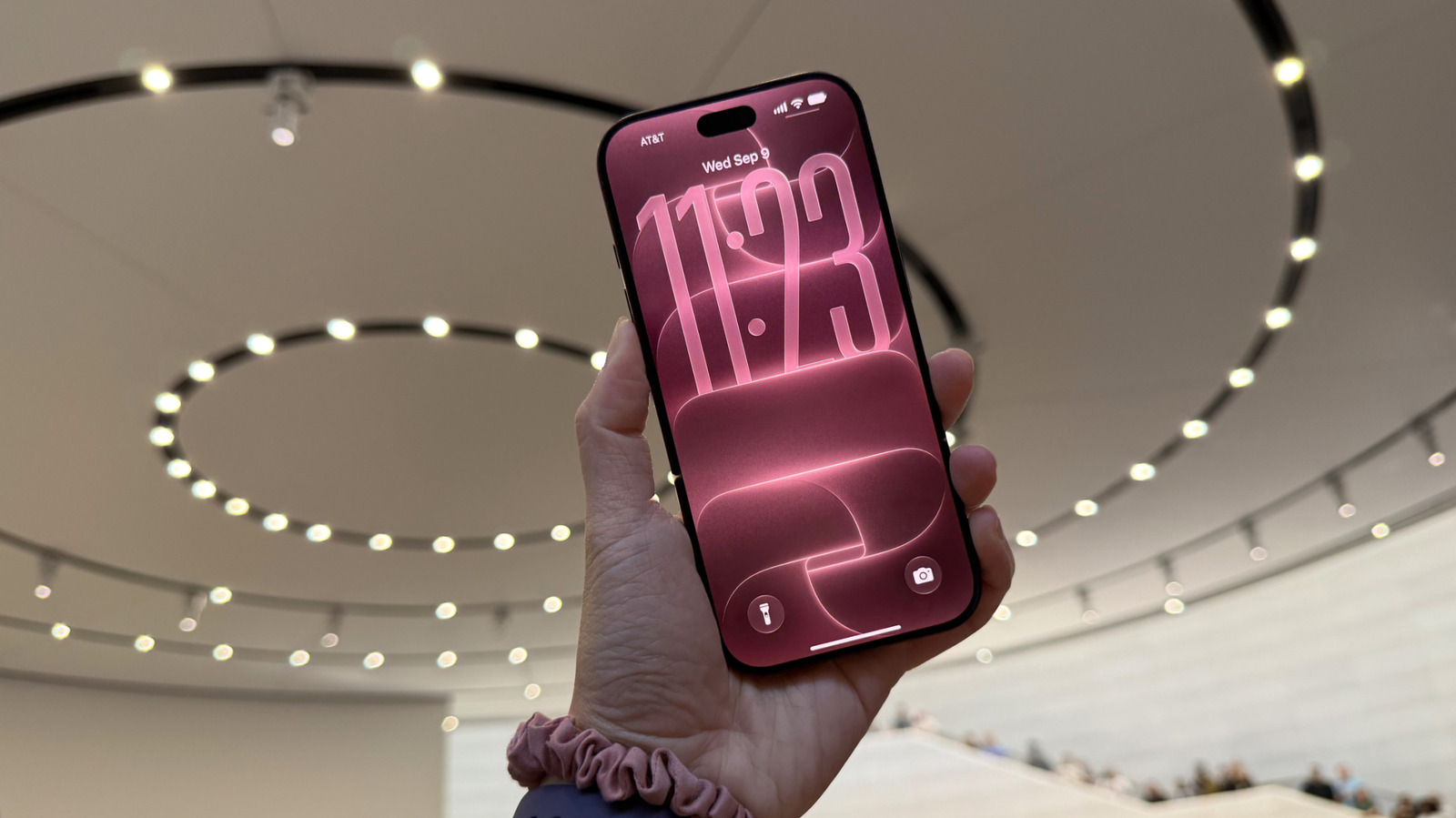 iPhone 18 Pro hands-on: Variable aperture and stunning new colors – Engadget