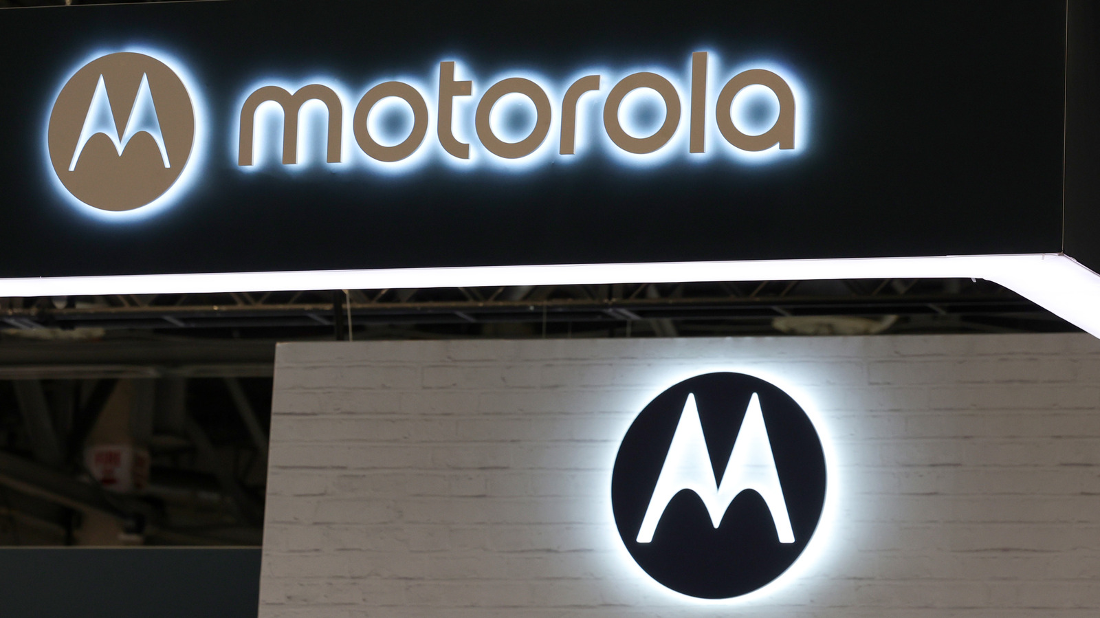 Motorola teases new compact foldable Razr – Engadget