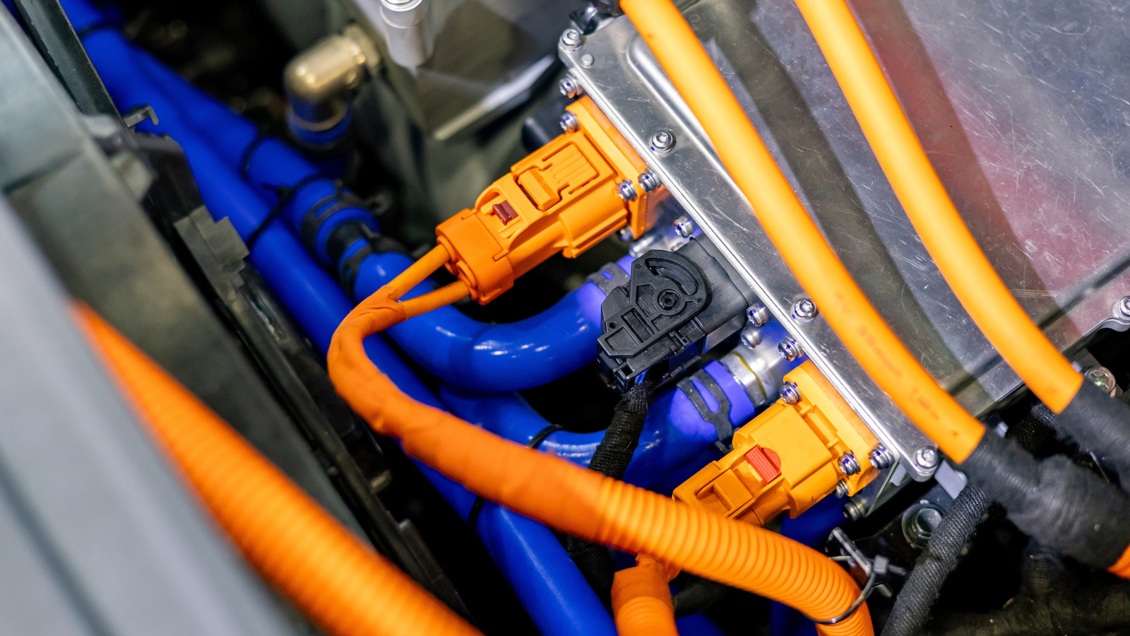 When (And Why) Did Automakers Switch To CAN Bus Systems For Vehicle Electronics? – SlashGear