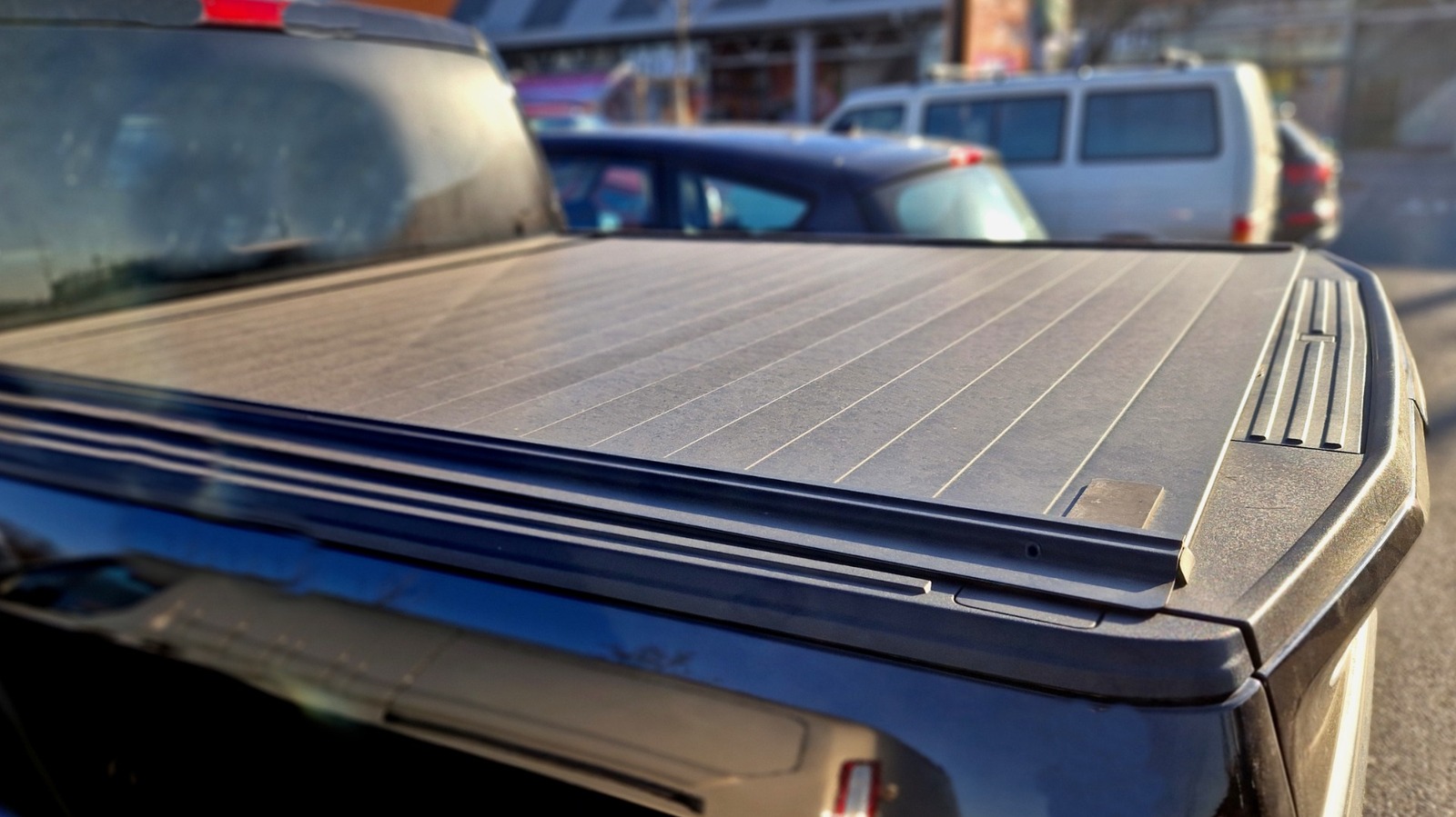 The Pros And Cons Of Retractable Tonneau Covers – SlashGear