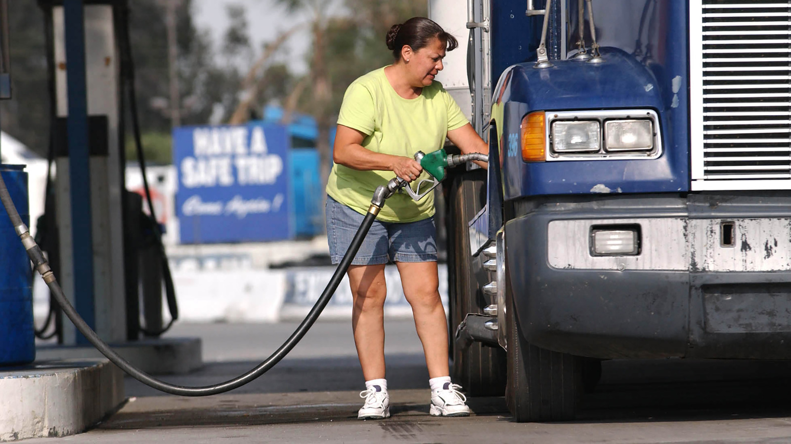 US Diesel Prices Just Hit An Alarming Milestone For The First Time – SlashGear