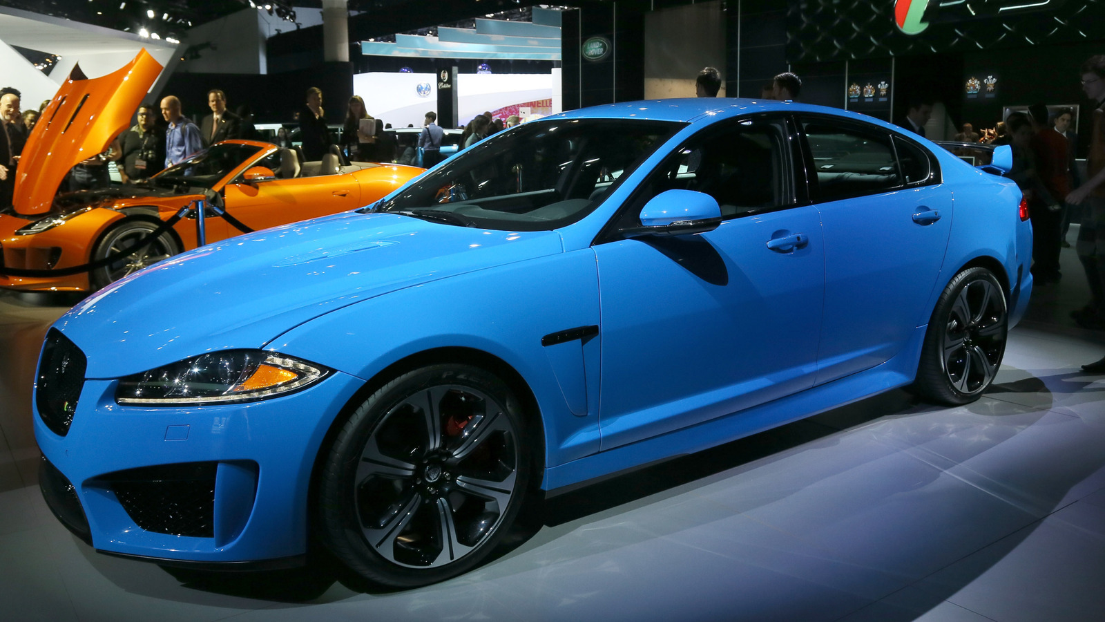 9 V8 Sedans Old-School Drivers Will Feel Right At Home In – SlashGear