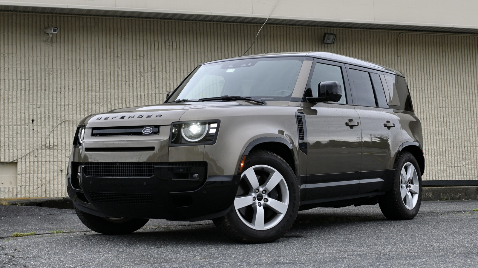 Land Rover’s Supercharged V8 Defender 110 Should Be Ridiculous, But Driving It Opened My Eyes – SlashGear
