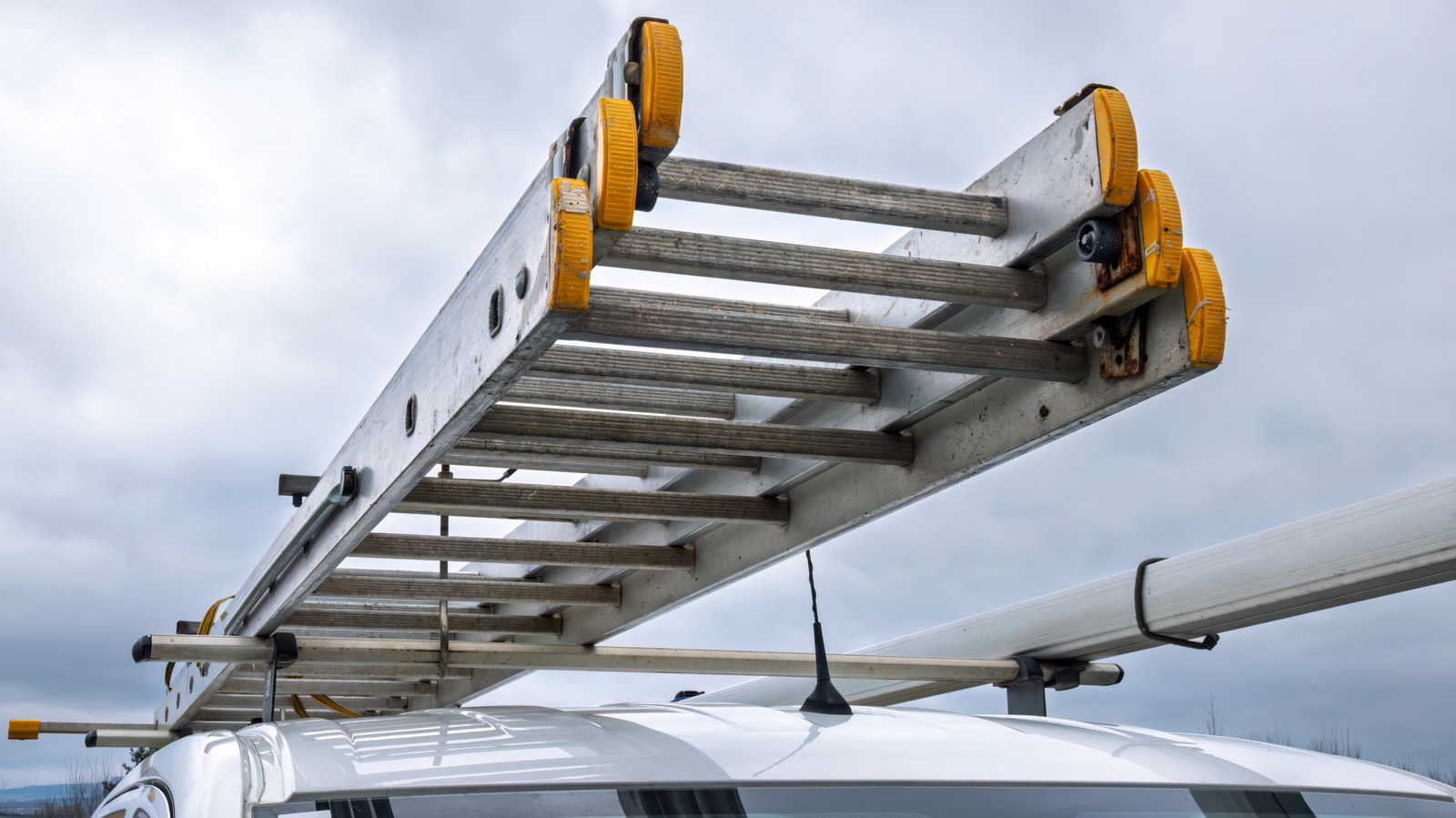 How To Stop Your Ladder Rack From Whistling On The Highway – SlashGear