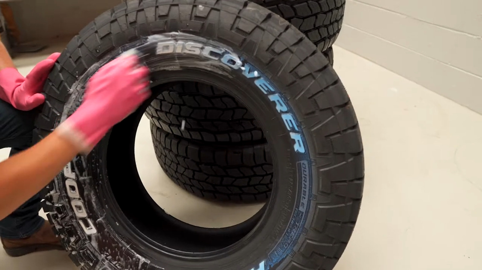Why Do Tires Turn Blue In The Mud Sometimes? – SlashGear