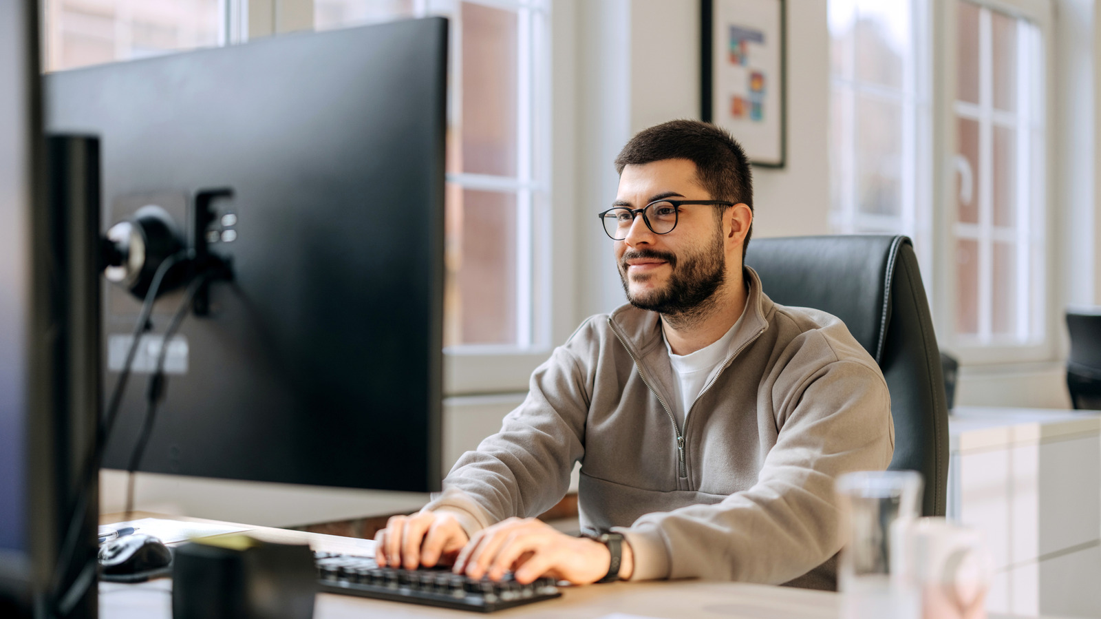 How far away should you sit from your computer monitor or laptop? – Engadget