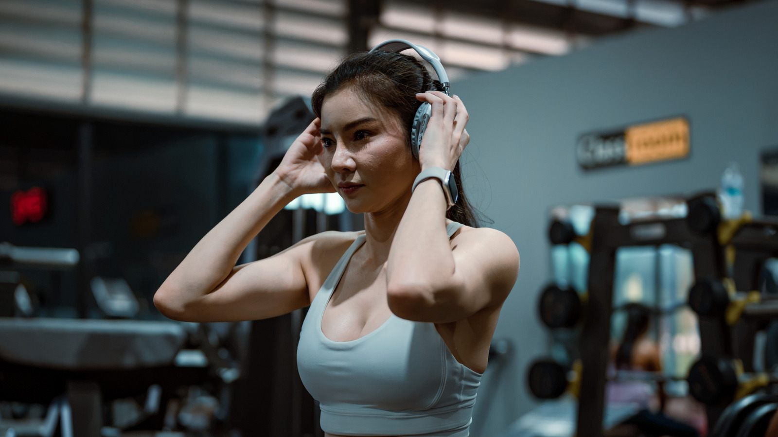 10 Reasons You Should Buy Exercise Headphones Instead Of Using Your Usual Pair – SlashGear