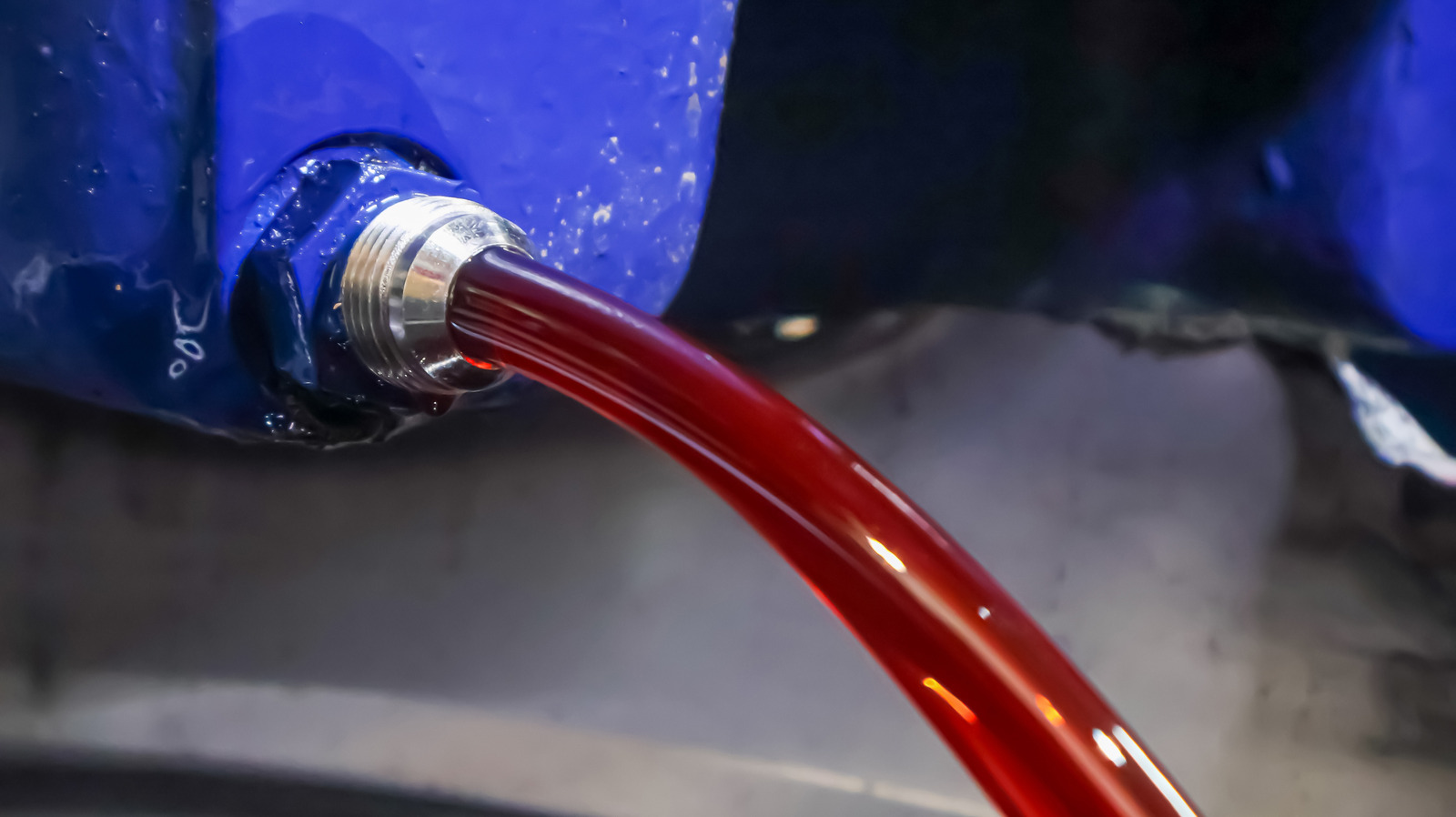 What’s The Difference Between Transmission Fluid And Hydraulic Fluid? – SlashGear