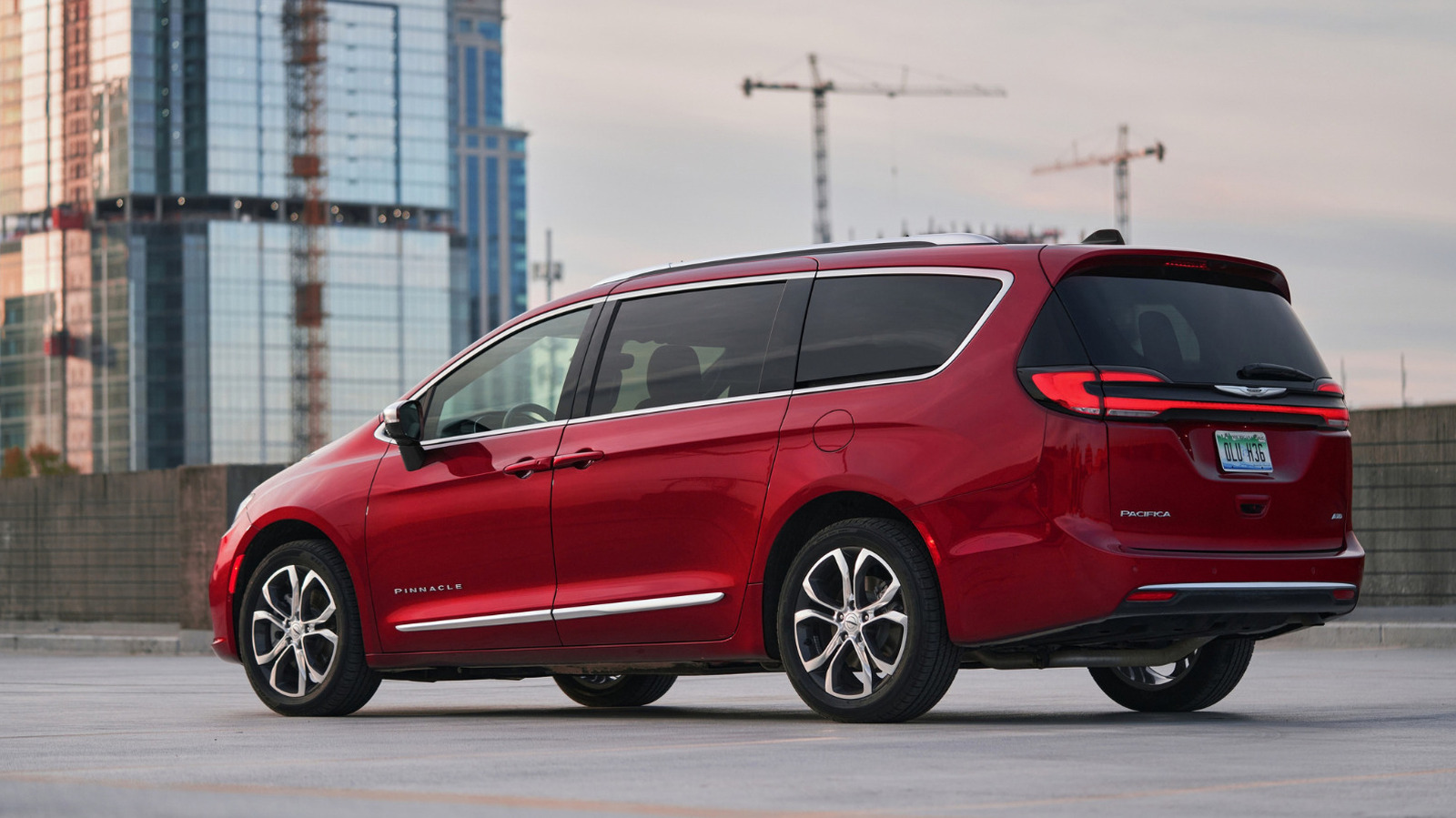 4 Family Minivans With Better Ratings Than The Chrysler Pacifica – SlashGear