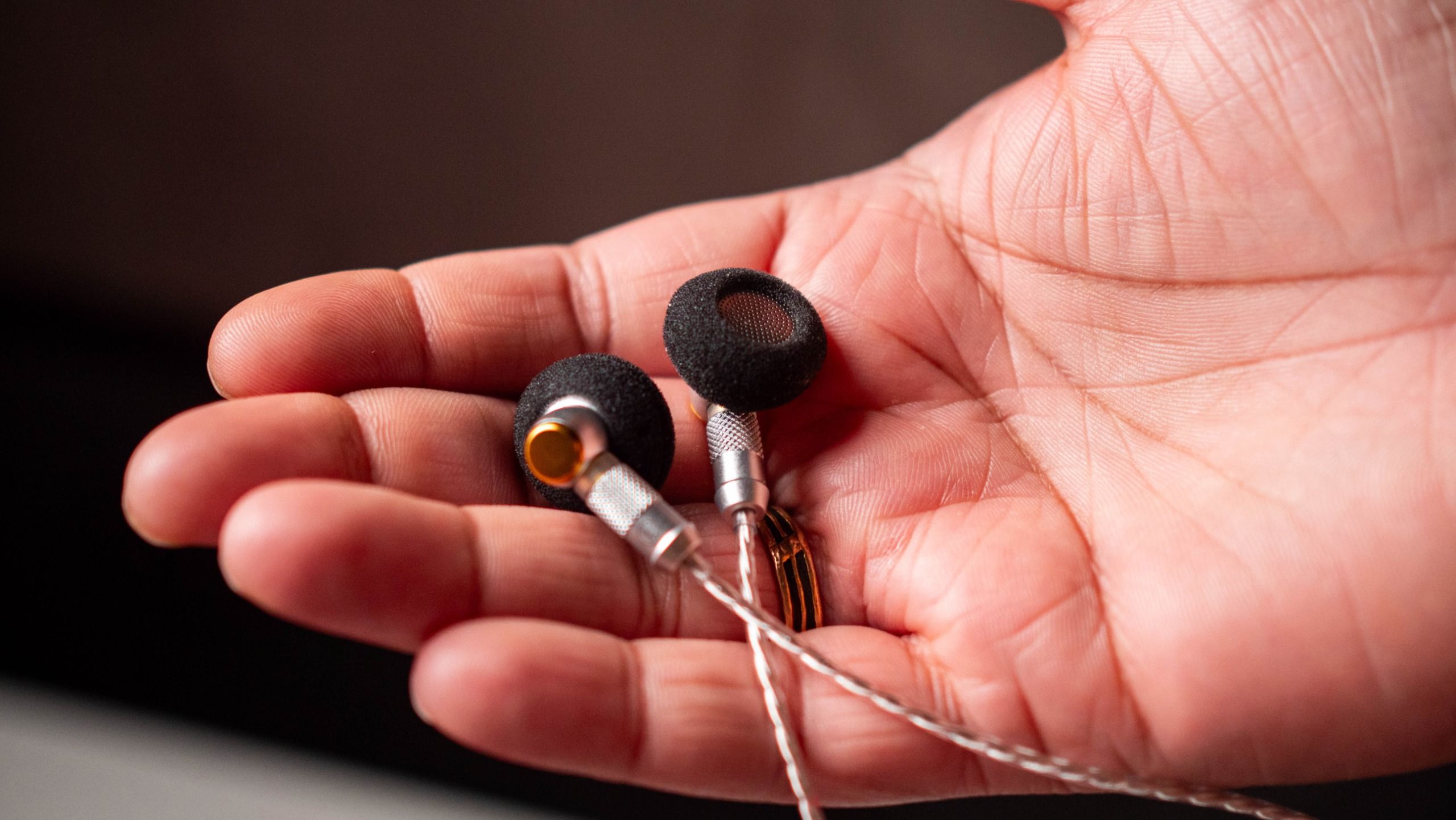 These $40 flat-head earbuds reminded me of the ’90s in the best possible way