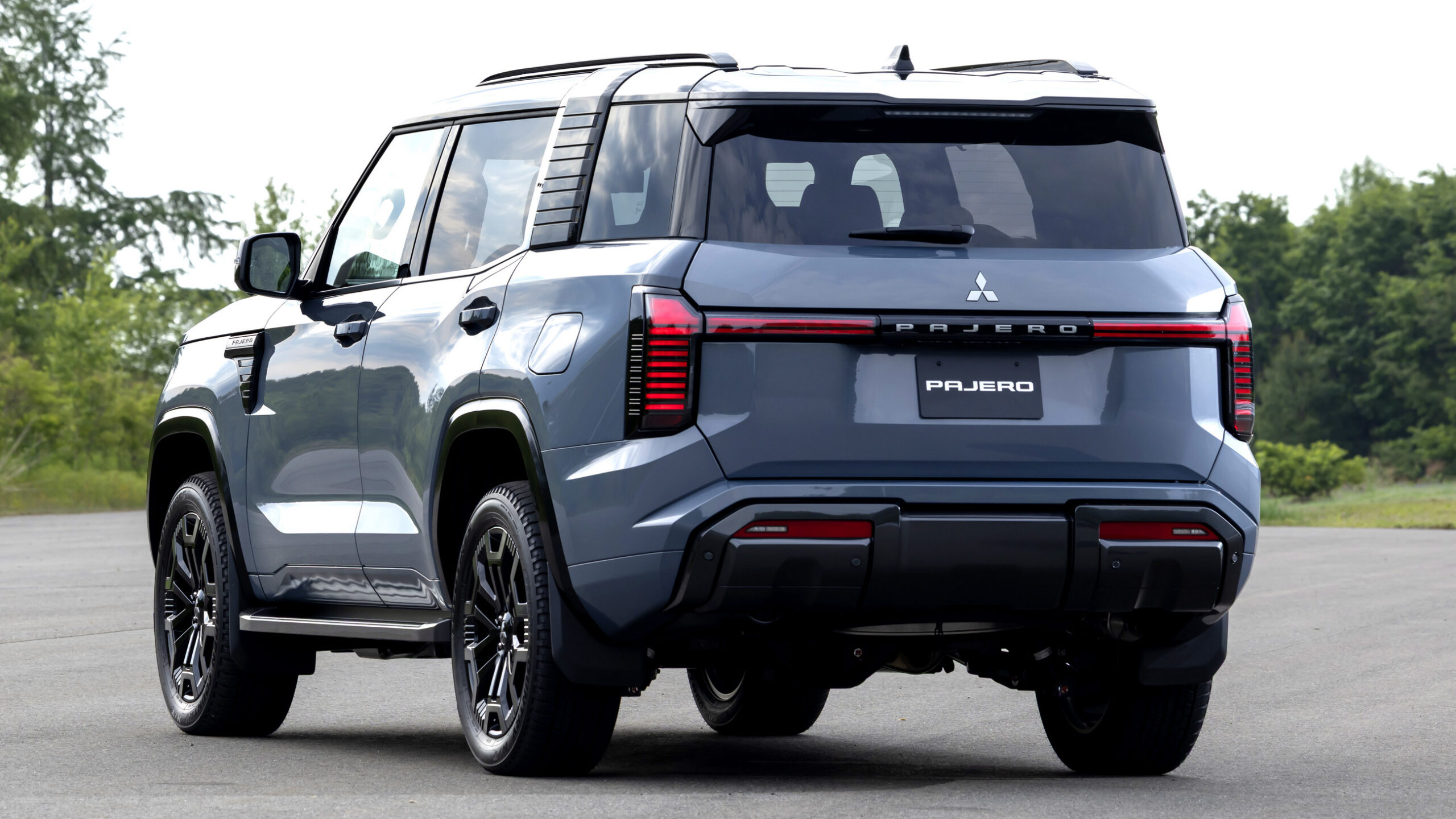 Mitsubishi’s New Pajero Undercuts The Toyota Land Cruiser By Thousands | Carscoops