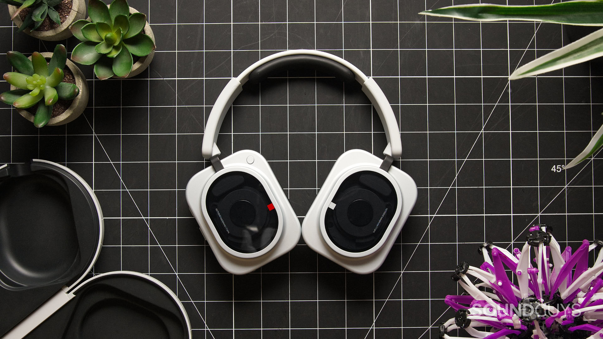 The Nothing Headphone (1) Pro has features I wish every headphone had