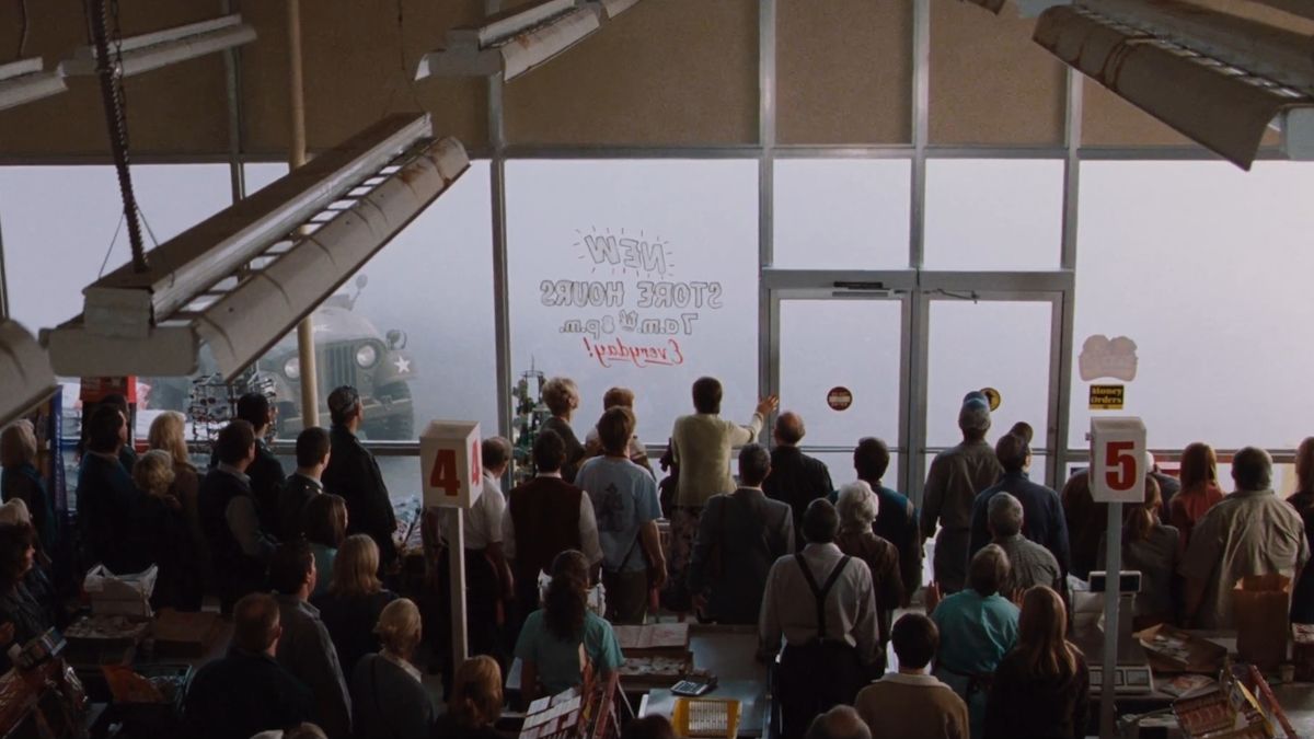 Mike Flanagan says his remake of The Mist “isn’t a retread”: “The differences start page 1”