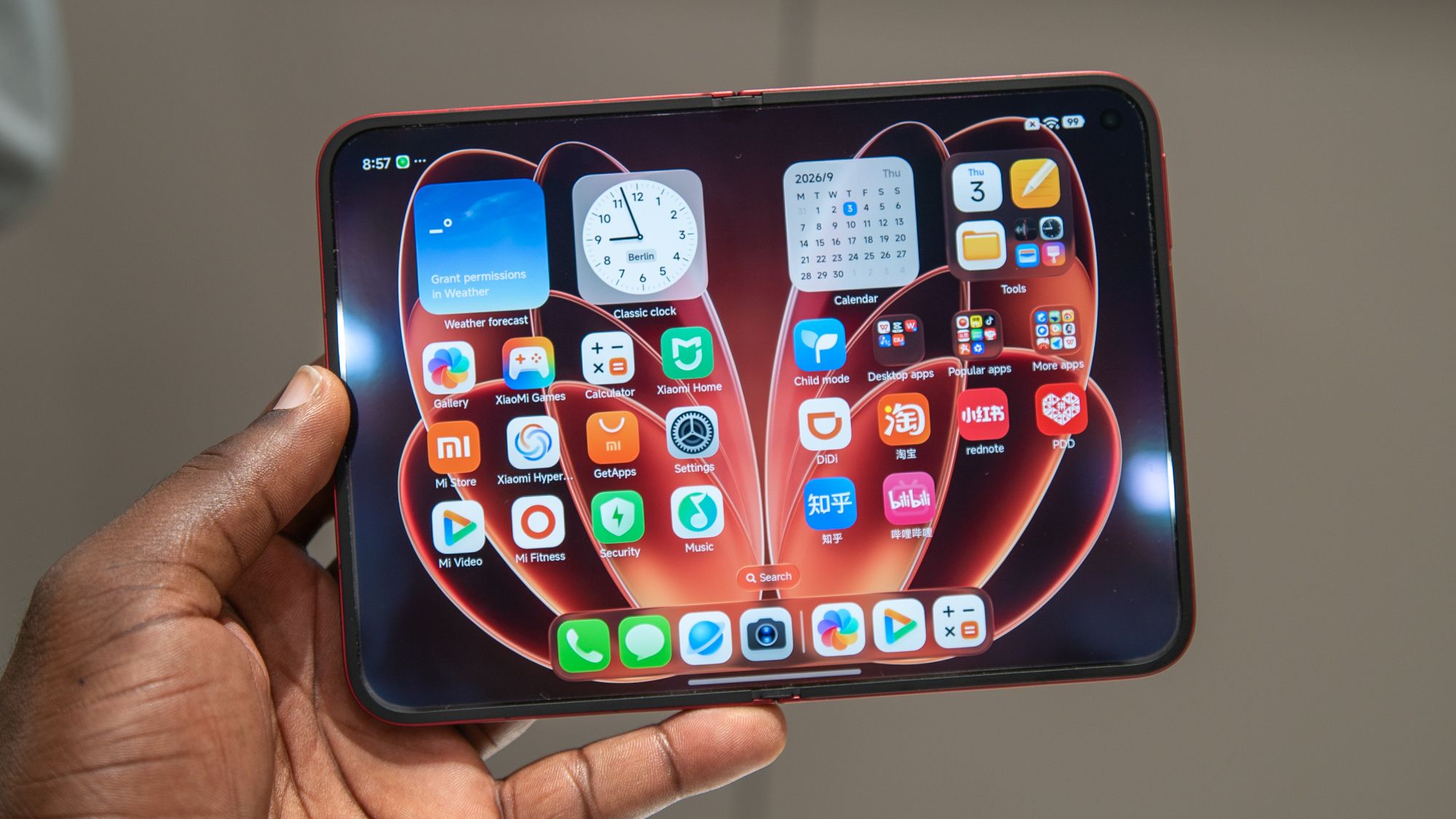 Apple iPhone Duo vs. Xiaomi 18 Fold: Software matters