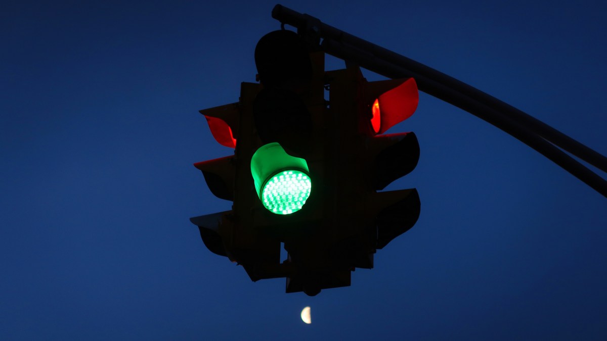Traffic Experts Are Tricking Drivers Into Slowing Down With More Green Lights