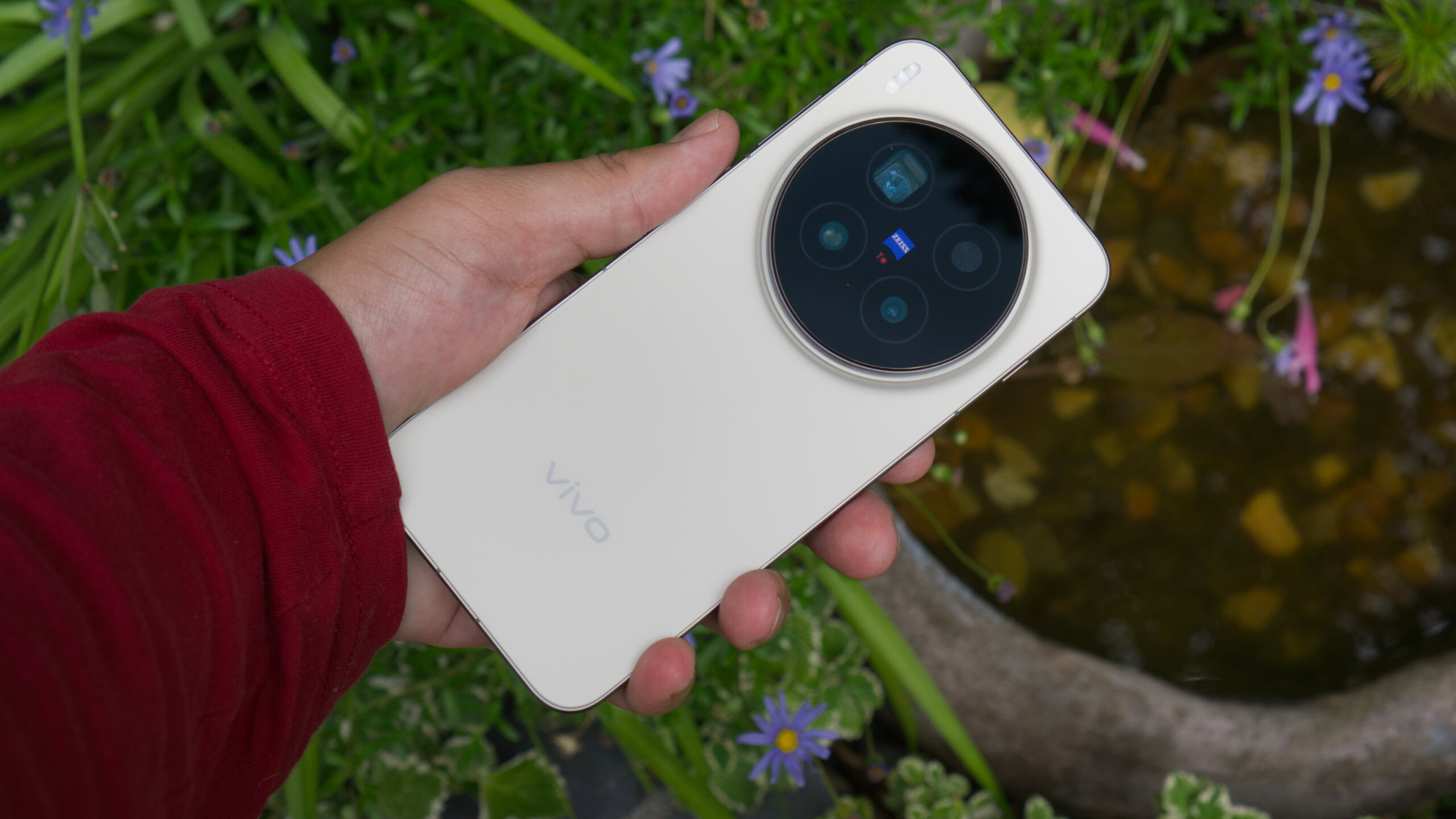 Pro cameras could finally become standard on regular flagships, and that’s good news for your wallet