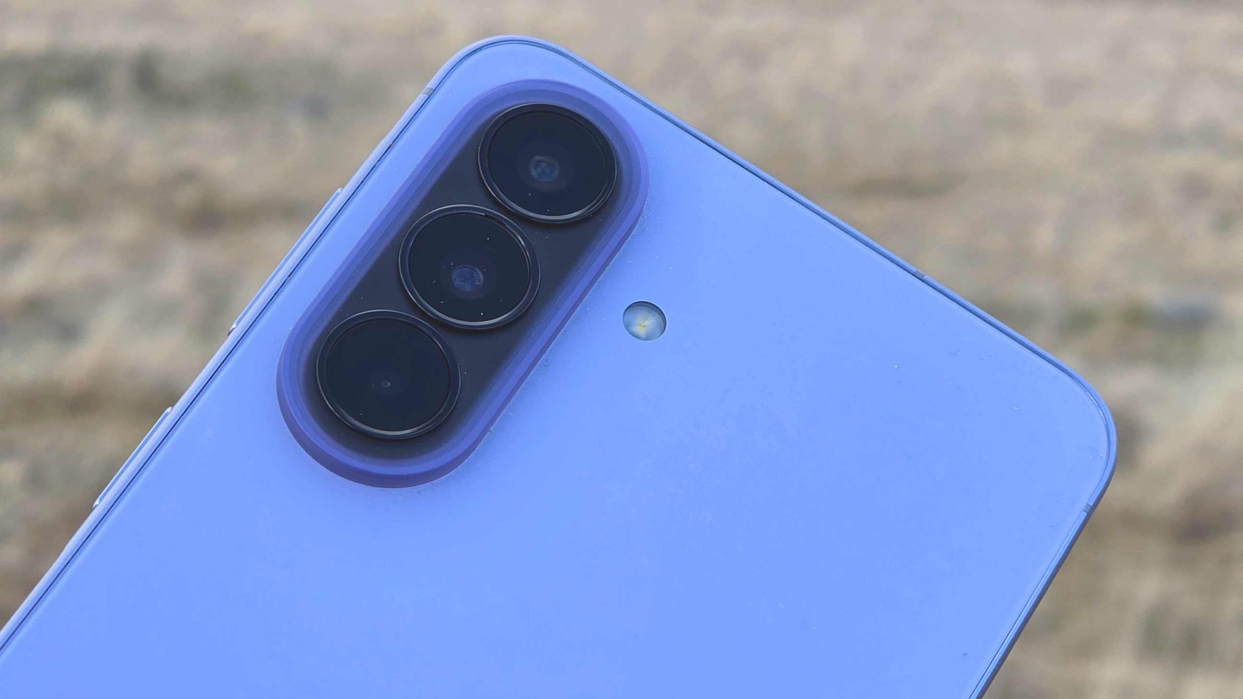 Samsung may crack down on dangerous fake replacement parts, with a new authentication chip reportedly coming to its batteries to ensure they’re genuine and safe