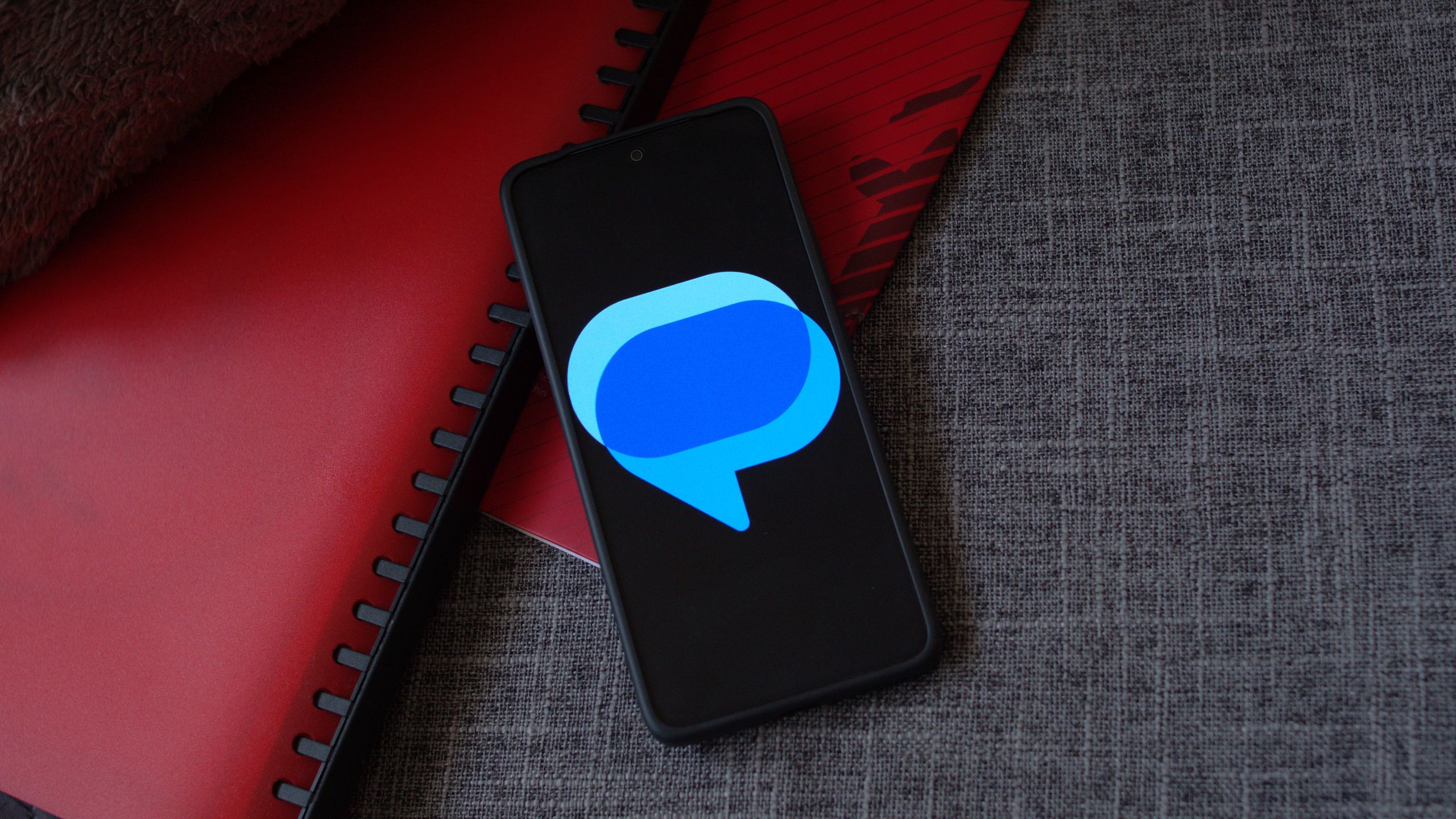 Google adds shared Keep notes and custom themes to Messages