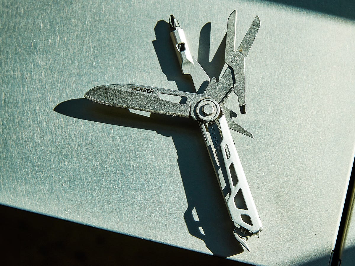 These Minimalist Multitools Are Best When You Need a Blade but Want Some Helpful Extras