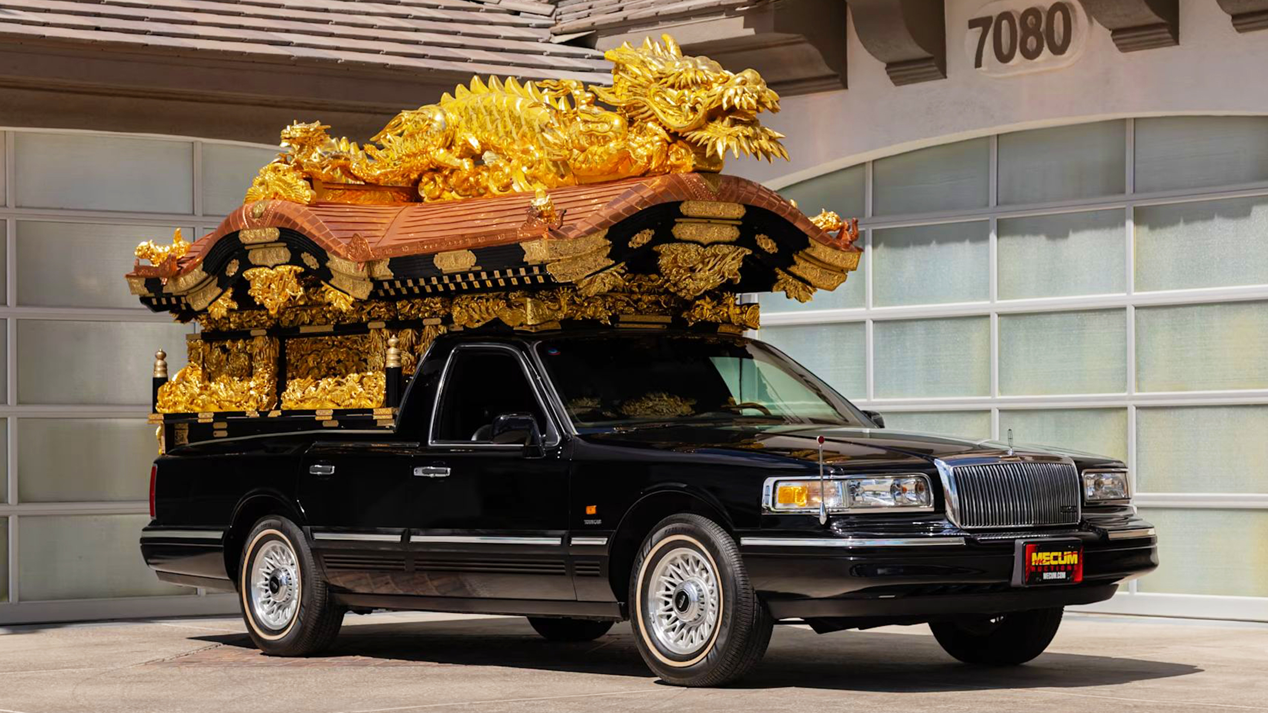 We Bet You’ve Never Seen A Lincoln Town Car Like This Before | Carscoops