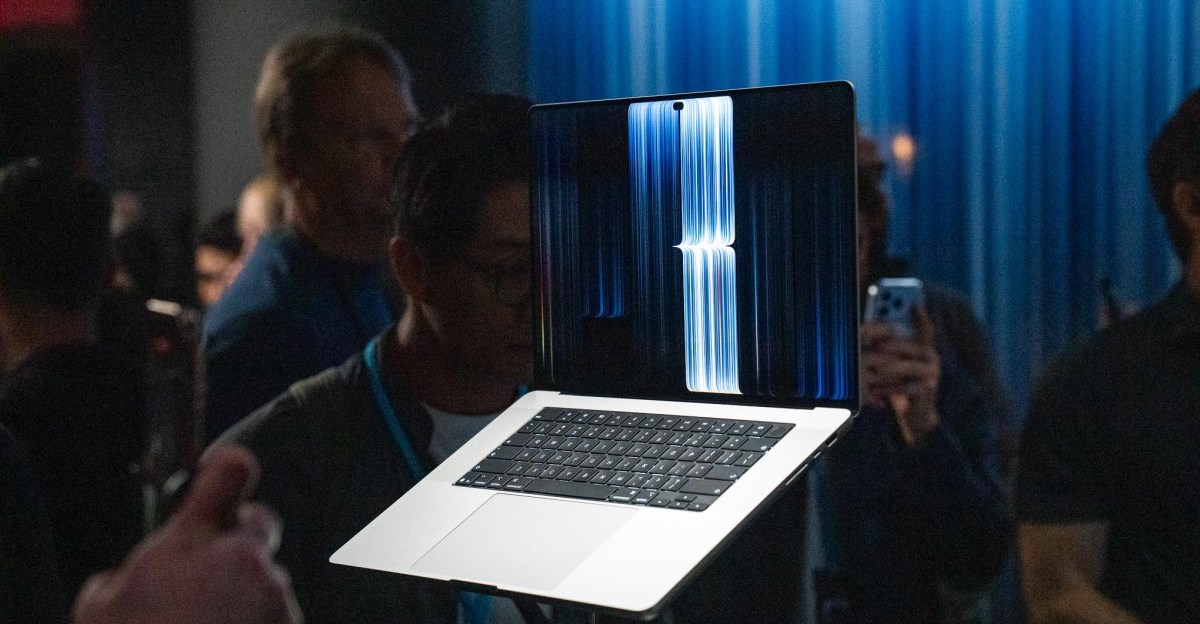 Hands-on with Apple’s touchscreen MacBook Pro