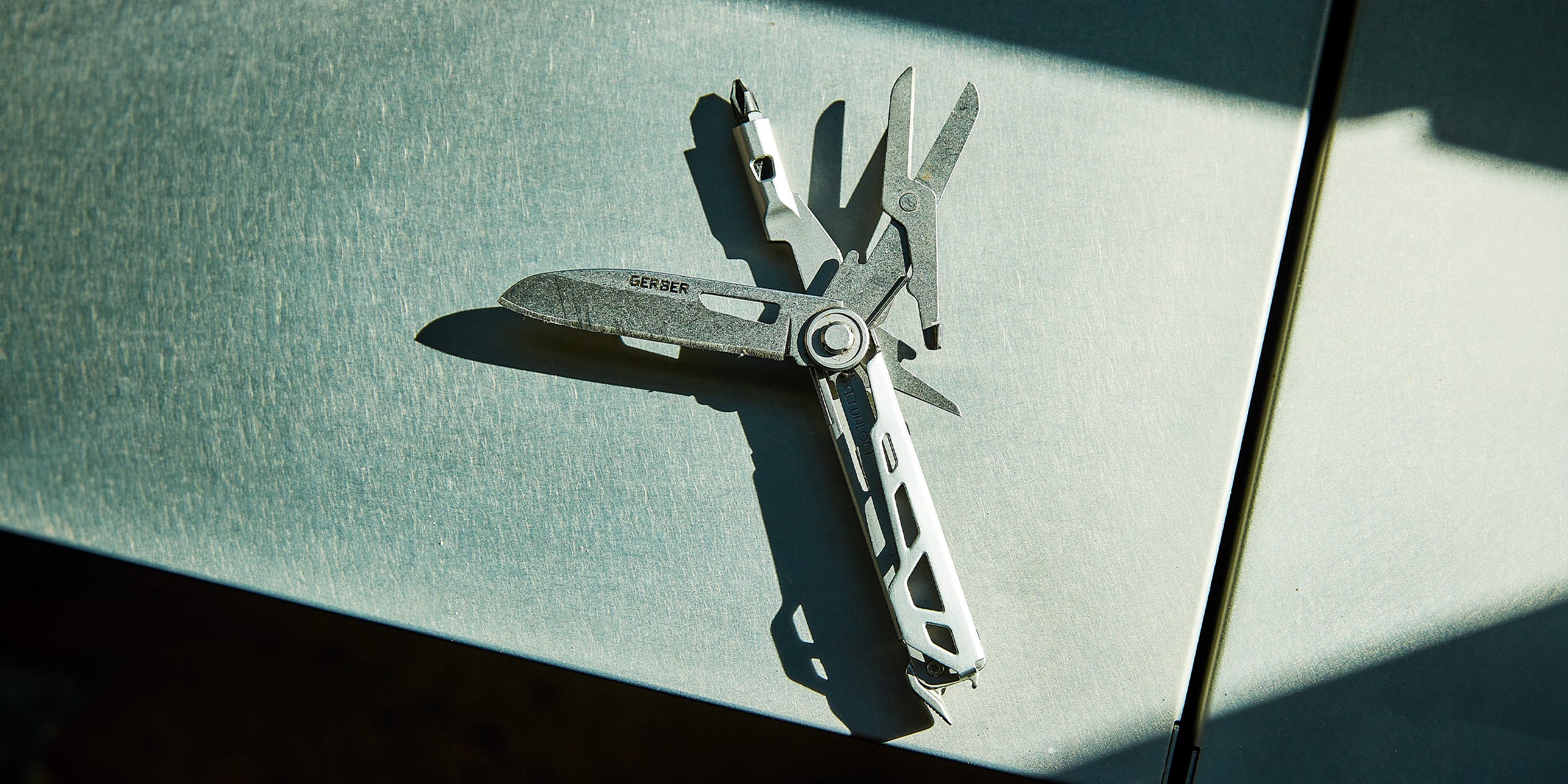 These Minimalist Multitools Are Best When You Need a Blade but Want Some Helpful Extras – AOL