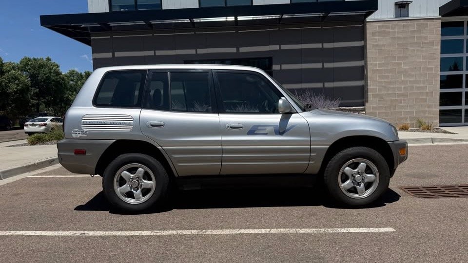 Ancient Toyota RAV4 EV for Sale Still Has the Factory Battery