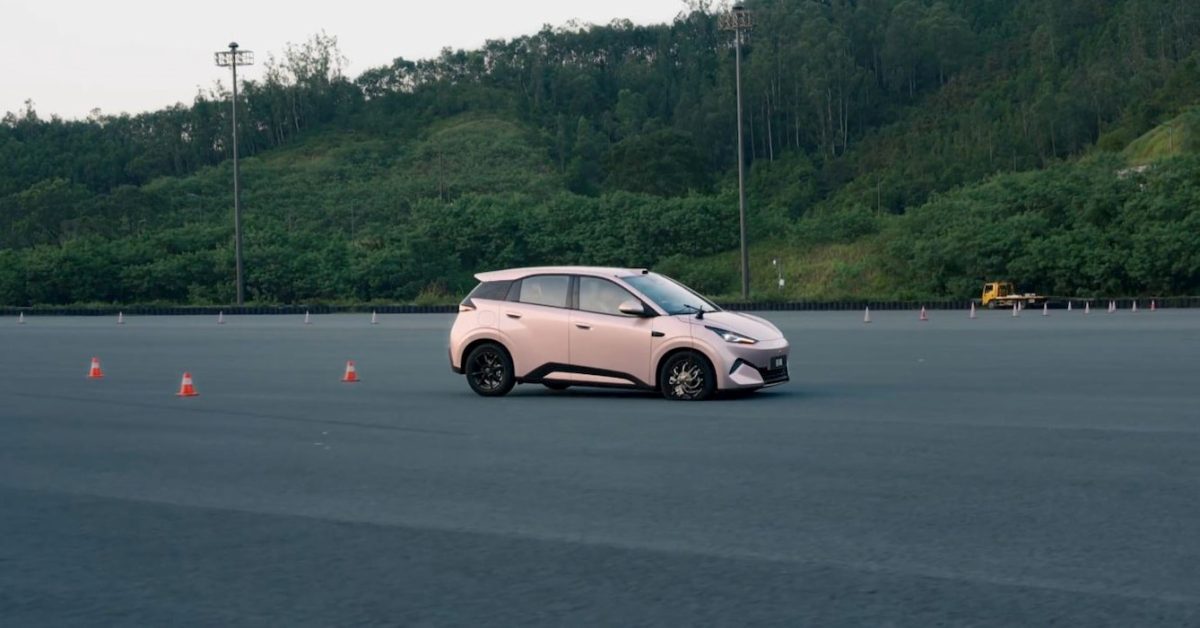 BYD’s $10,000 EV blows a tire at nearly 90 mph — Watch what happens