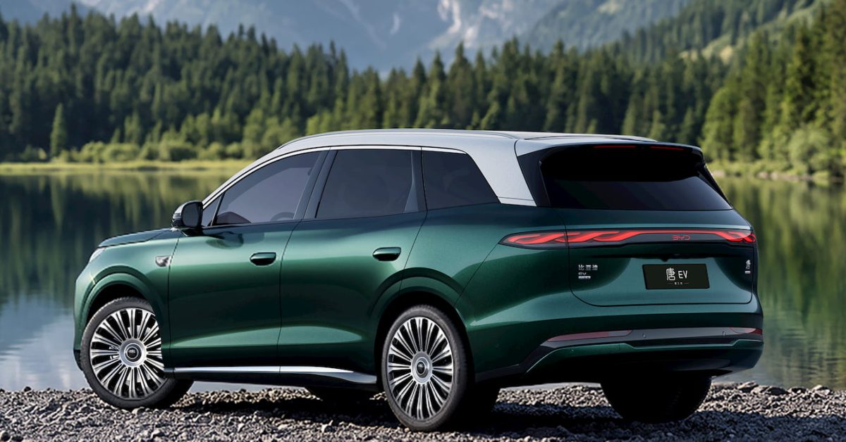 BYD reveals tech-savvy 5-seat SUV interior with two massive 30-inch+ screens