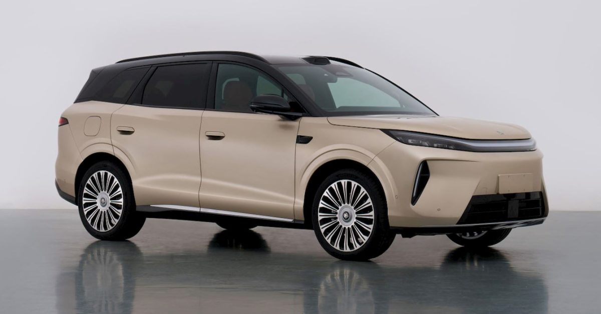 BYD’s new high-tech 5-seat electric SUV revealed with 690 hp and dual 30″ screens