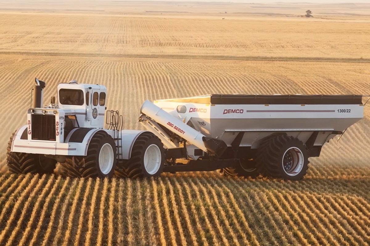 Montana Farm Revives 1977 ‘Big Bud,’ One of the World’s Largest Tractors, for Wheat Harvest