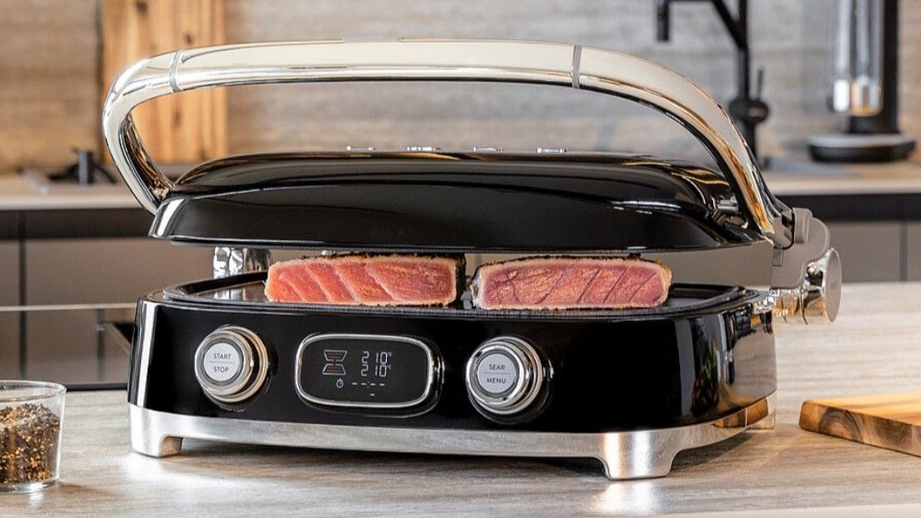 Smeg’s retro-style 3-in-1 MultiGrill will cook everything from delicate fish to juicy burgers and golden waffles — all without cluttering your kitchen